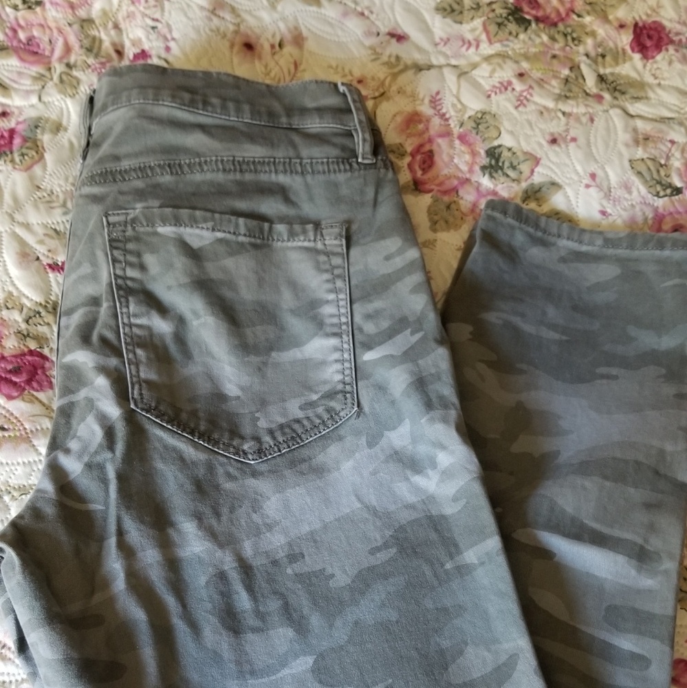 GAP skinny pants size 6 Camo